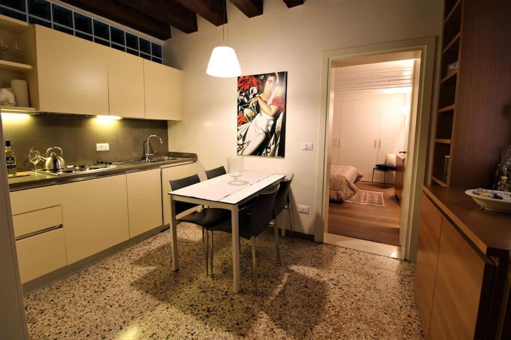 San Marco Charming Apartment With Canal View البندقية المظهر الخارجي الصورة